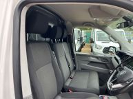 VOLKSWAGEN TRANSPORTER T28 SWB HIGHLINE 2.0 TDI *AIR CON!!! - 2157 - 17