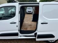 VAUXHALL COMBO 2300 L2H1 *AIR CON* SPORTIVE 1.5 TURBO D *EURO 6!!! - 2156 - 17